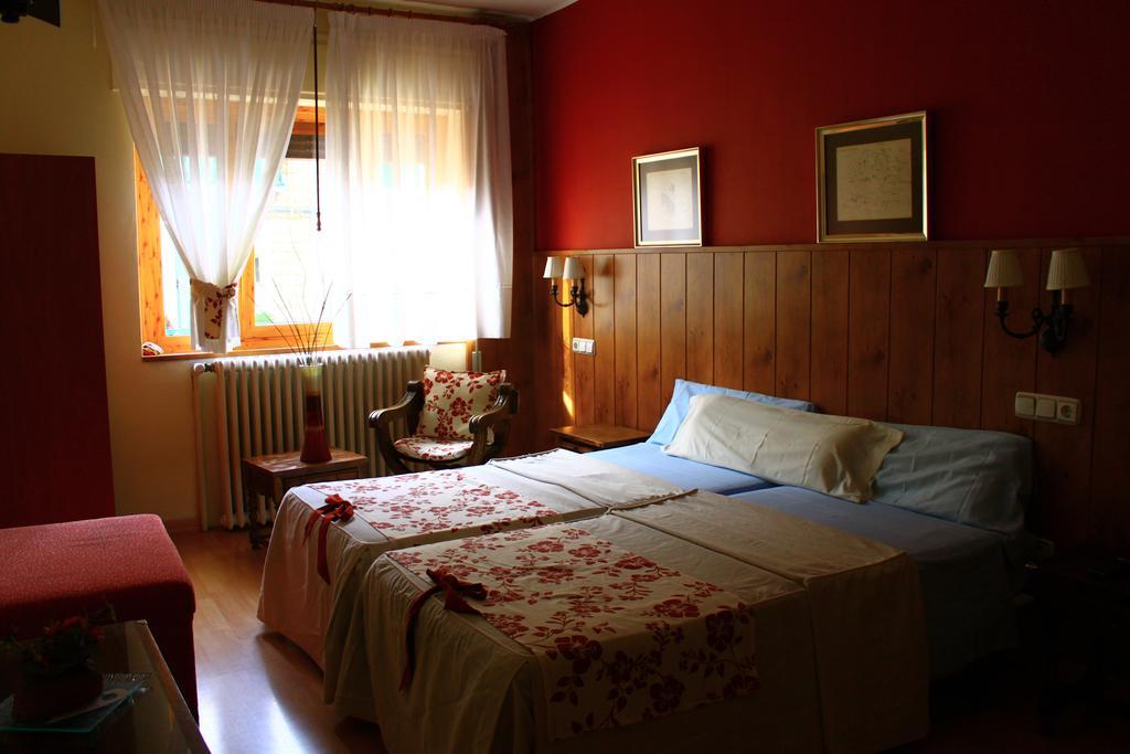 Hostal Escartin Sabiñánigo Δωμάτιο φωτογραφία