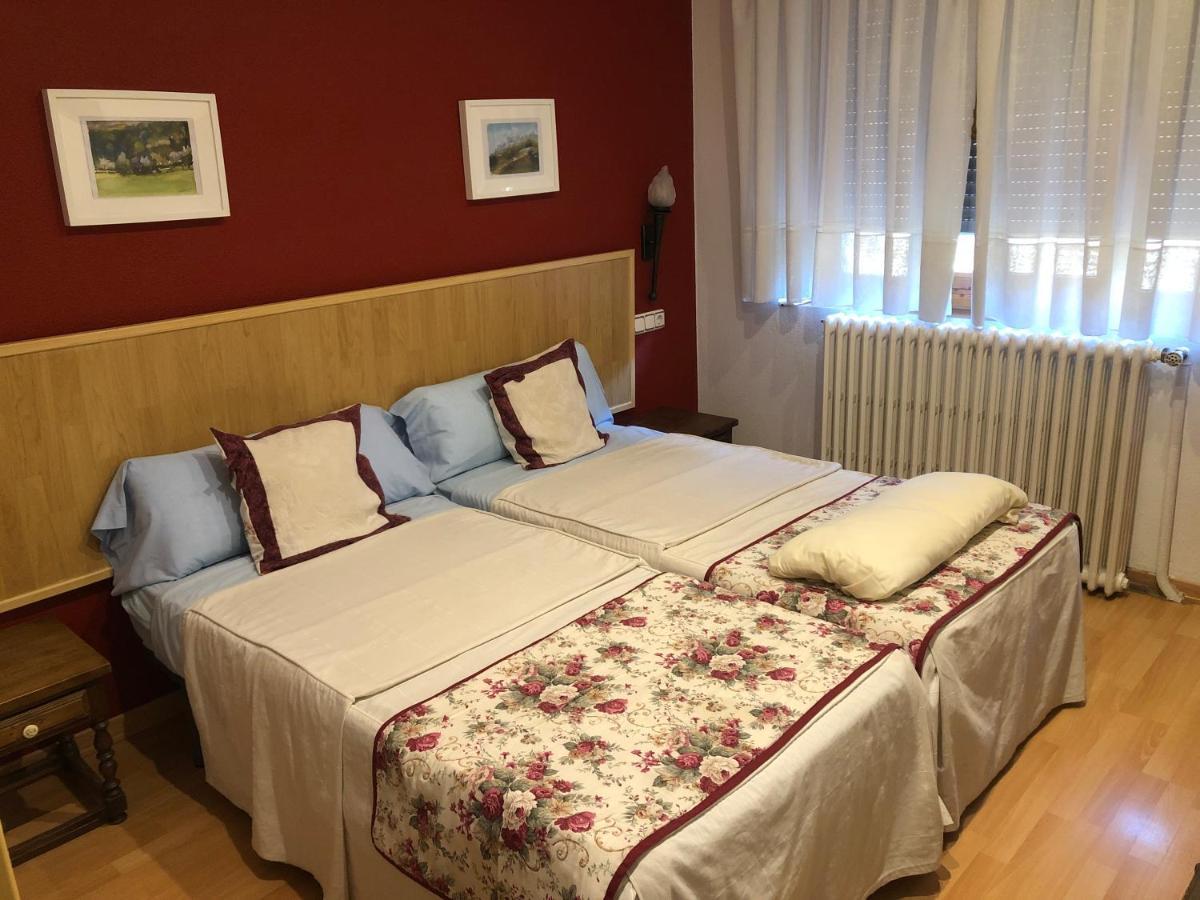 Hostal Escartin Sabiñánigo Εξωτερικό φωτογραφία