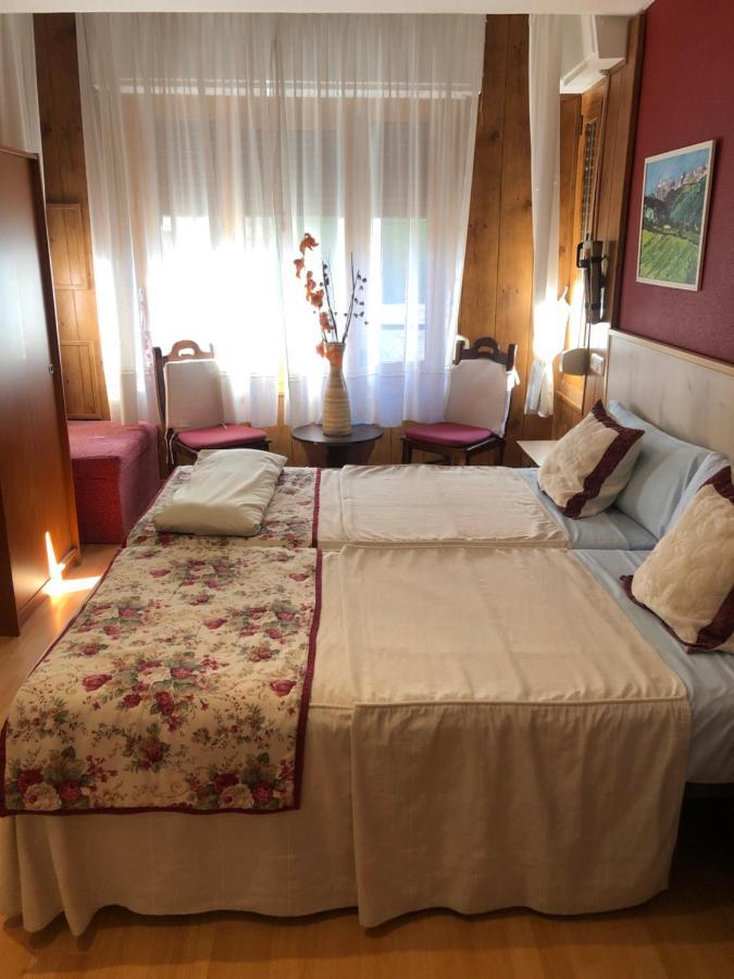 Hostal Escartin Sabiñánigo Εξωτερικό φωτογραφία