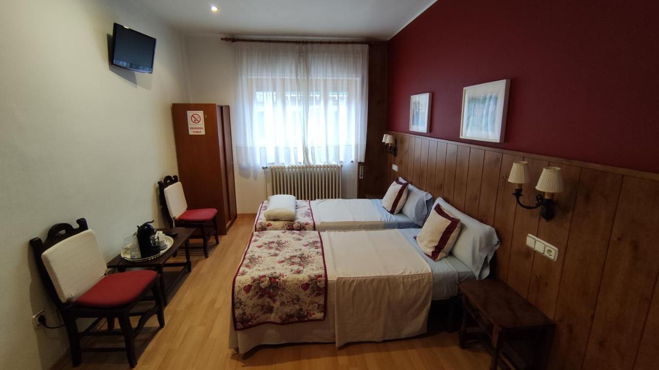 Hostal Escartin Sabiñánigo Εξωτερικό φωτογραφία