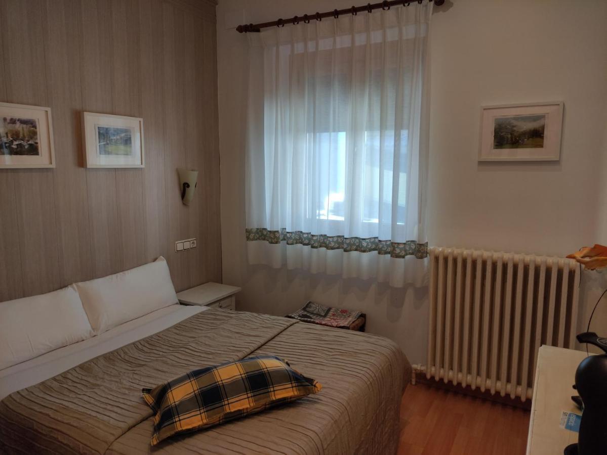 Hostal Escartin Sabiñánigo Εξωτερικό φωτογραφία