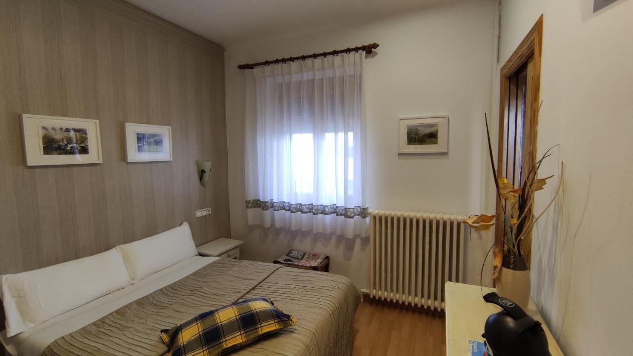 Hostal Escartin Sabiñánigo Εξωτερικό φωτογραφία